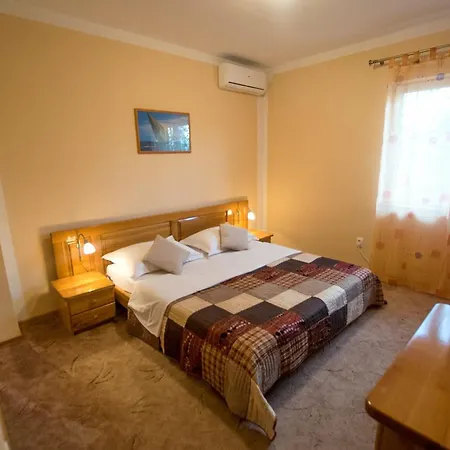 With Parking Space Starigrad, Paklenica - 25376 Апартаменты Стариград-Пакленица